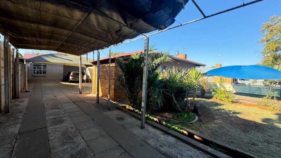 3 Bedroom Property for Sale in Beaconsfield Northern Cape